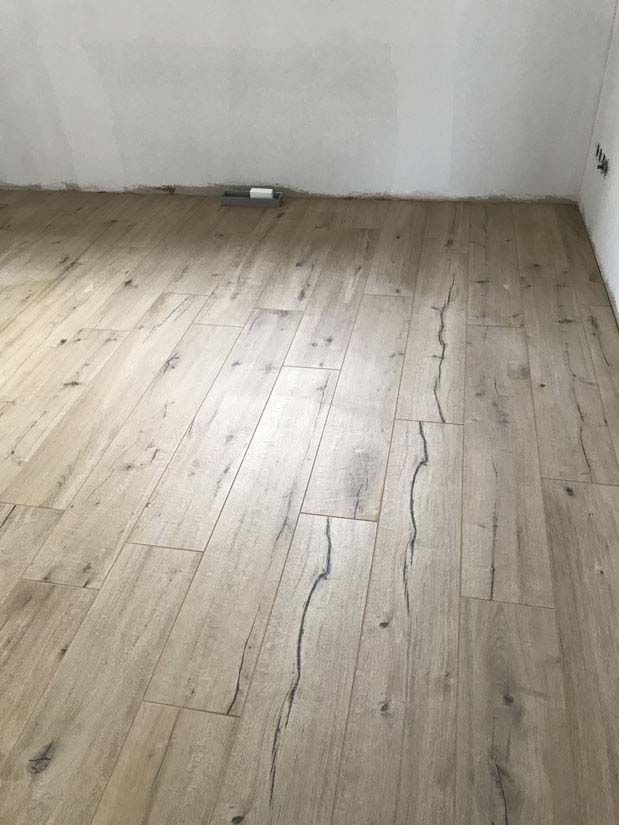 Fliesen in Holzoptik Feinsteinzeug